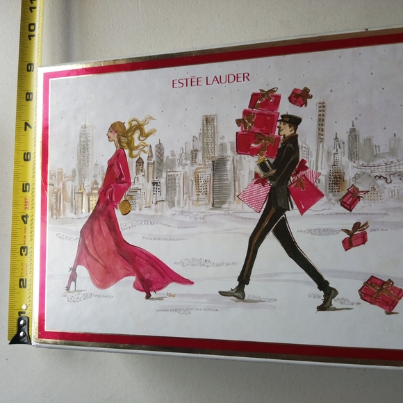 Estée Lauder Holiday Protect + Hydrate Gift 4pc Set - Picture 16 of 16